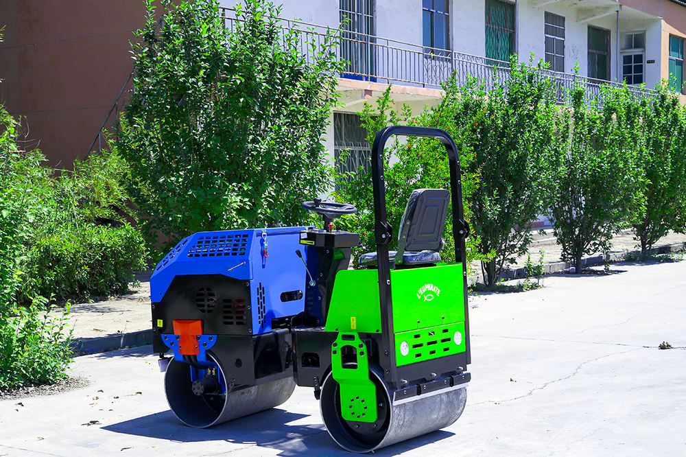 HW-1T座駕式壓路機(jī)