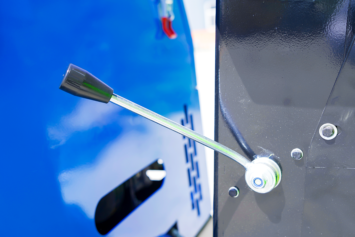 HW-1T座駕式壓路機(jī)