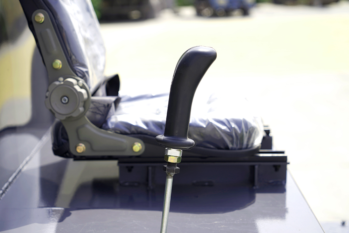 HW-3T座駕式壓路機(jī)